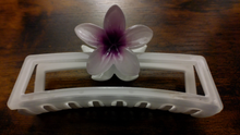 Load image into Gallery viewer, Petal Claw Hair Clip