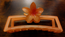 Load image into Gallery viewer, Petal Claw Hair Clip