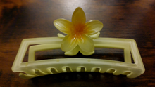 Load image into Gallery viewer, Petal Claw Hair Clip