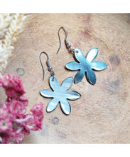 Load image into Gallery viewer, Mother Of Pearl Shell Tiare Flower Carved Earrings