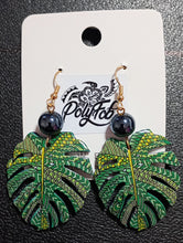 Load image into Gallery viewer, TRIBAL PRINT MONSTERA WITH PEARL EARRINGS