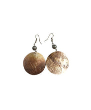 Load image into Gallery viewer, Hand Carved shell Pearl Earrings