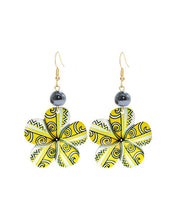 Load image into Gallery viewer, Flower Earrings