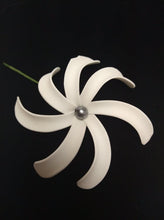 Load image into Gallery viewer, TROPICAL TIARE WITH BLACK PEARL SEI