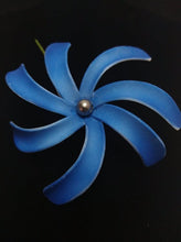 Load image into Gallery viewer, TROPICAL TIARE WITH BLACK PEARL SEI