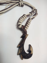 Load image into Gallery viewer, ADJUSTABLE NECKLACE WITH POLYNESIAN PENDANT