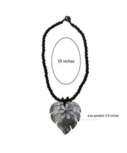 Load image into Gallery viewer, Flower With Leaf Mop Shell Necklace
