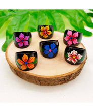 Load image into Gallery viewer, Flower Wood Rings
