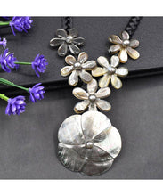 Load image into Gallery viewer, Plumeria and Tiare MOP Shell Necklace

