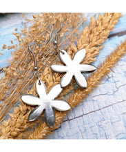 Load image into Gallery viewer, Mother Of Pearl Shell Tiare Flower Carved Earrings
