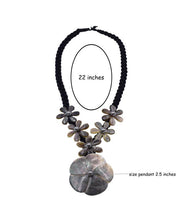 Load image into Gallery viewer, Plumeria and Tiare MOP Shell Necklace
