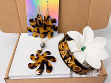 Load image into Gallery viewer, Island Gift Sets – Kaulima, Earrings &amp; Flower
