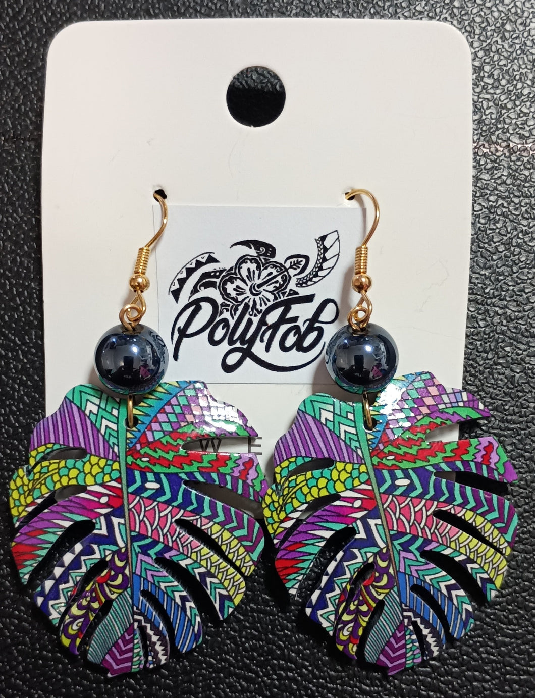 TRIBAL PRINT MONSTERA WITH PEARL EARRINGS