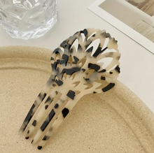 Load image into Gallery viewer, ELEGANT FAUX TURTLE/LEOPARD DESIGN SELU (COMB)
