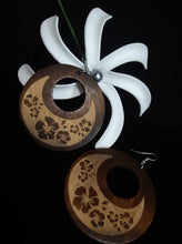 Load image into Gallery viewer, ETCHED PLUMERIA ON ROUND COCONUT SHELL EARRINGS
