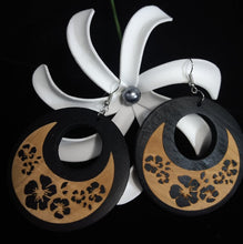 Load image into Gallery viewer, ETCHED PLUMERIA ON ROUND COCONUT SHELL EARRINGS
