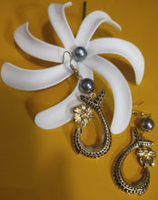 Load image into Gallery viewer, HAMILTON EARRINGS
